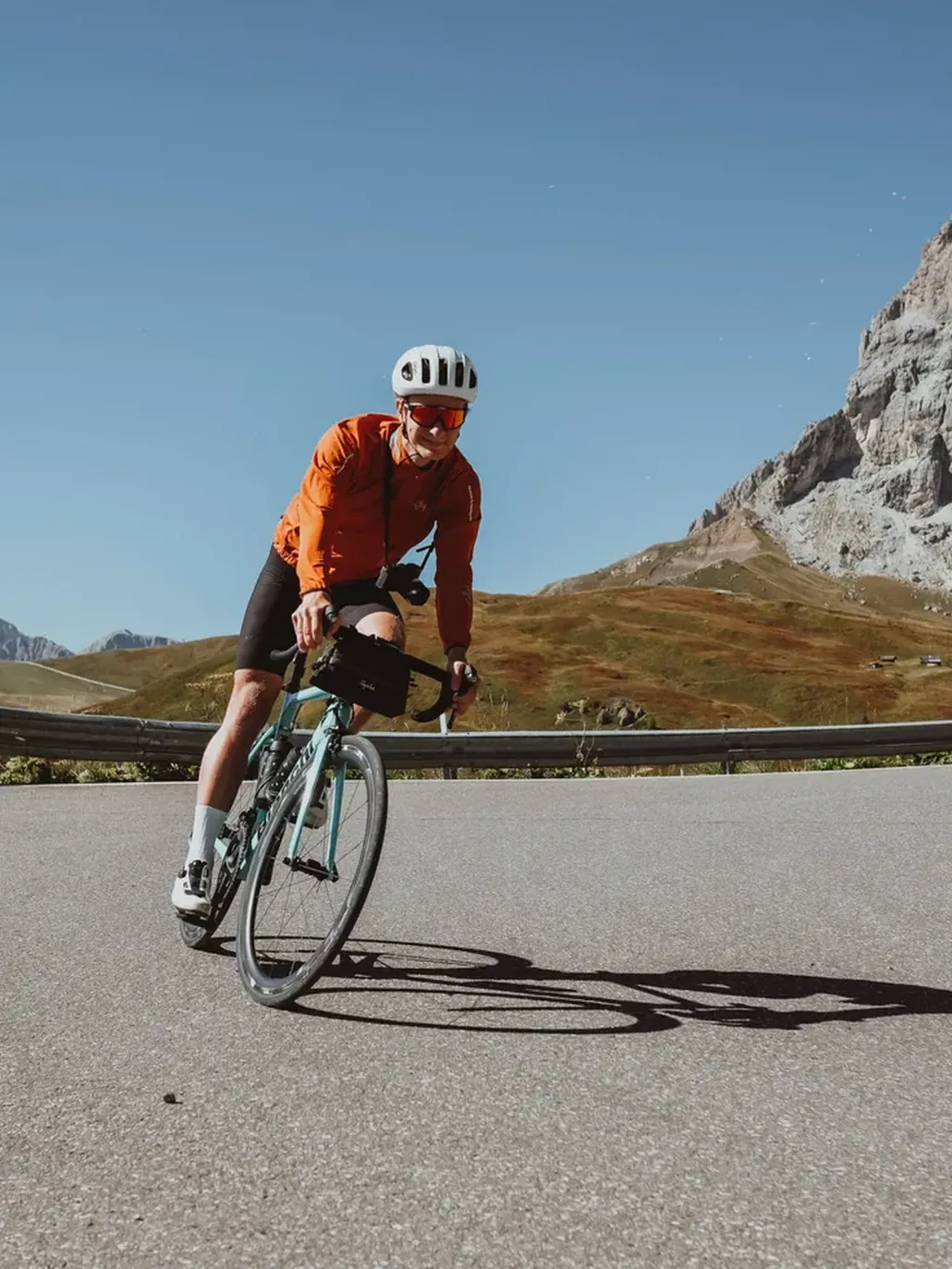 Road cylcing - Aljia copyright